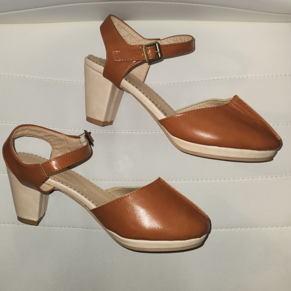 NWOB Clogs Tan Cream Size 41 Womens 9.5 Brown Platform Natural